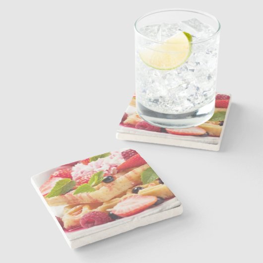 Waffelkuchen mit frischem Beerenobst Steinuntersetzer (Seitenansicht)