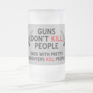 Waffen töten keine Leute Väter mit hübschen Töchte Mattglas Bierglas
