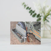 Waffen und Ausrüstung des Zweiten Weltkriegs durch Postkarte (Stehend Vorderseite)