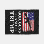 Waffen und Trump-Shirt Fleecedecke (Vorderseite (Horizontal))