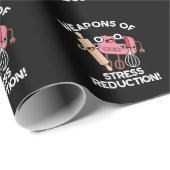 Waffen zur Stressreduktion Backpun Dark BG Geschenkpapier (Rolleneckpunkt)