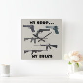 Waffenkollage Quadratische Wanduhr (Zuhause)