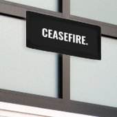 Waffenruhe Schwarz-weißer Text minimalistisch gege Banner (Draußen Gebäude)