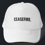 Waffenruhe Schwarz-weißer Text minimalistisch gege Truckerkappe<br><div class="desc">Waffenstillstand Schwarz-Weiß-Text minimalistisch einfachen kühnen Anti-Krieg Trucker Hat. Vollständig anpassbarer schwarzer Text. Farben sind bearbeitbar. Nahost/Gaza-Konflikt</div>
