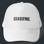 Waffenruhe Schwarz-weißer Text minimalistisch gege Truckerkappe<br><div class="desc">Waffenstillstand Schwarz-Weiß-Text minimalistisch einfachen kühnen Anti-Krieg Trucker Hat. Vollständig anpassbarer schwarzer Text. Farben sind bearbeitbar. Nahost/Gaza-Konflikt</div>