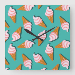 Waffle cones ice cream and frozen yogurt pattern quadratische wanduhr