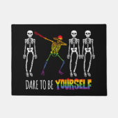 Wage, du selbst Halloween Dabbing Skelett zu sein Fußmatte (Vorderseite)