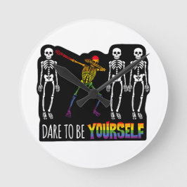 Wage, du selbst Halloween Dabbing Skelett zu sein Runde Wanduhr