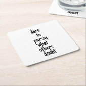 wagen, den Untersetzer von Papier zu verfolgen (angewinkelt)