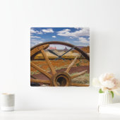 Wagenrad nah hoch, Arizona Quadratische Wanduhr (Zuhause)