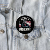 Wahl 2024 Funny Vote Sasquatch USA Button (Beispiel)