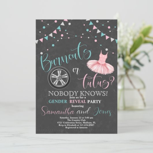 Wahlausfälle oder Tutus Gender Reveal Party Einladung (Stehend Vorderseite)