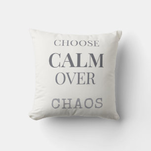 Wähle Ruhe statt Chaos Minimalistischer Zitat-Typo Kissen