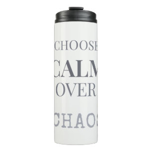 Wähle Ruhe statt Chaos Minimalistischer Zitat-Typo Thermosbecher