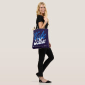 Wählen Sie Blue Retro Style Word Art Tasche (Am Model)