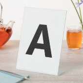 Wählen Sie einen Buchstaben aus | Schriftart: Offe Sockelschild (In Situ)