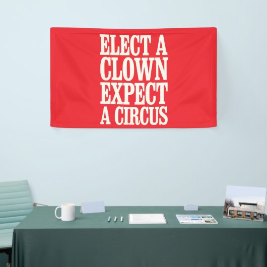 Wählen Sie einen Clown, der von einem Zirkus gegen Banner (Messeveranstaltung)