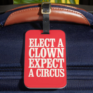 Wählen Sie einen Clown, der von einem Zirkus gegen Gepäckanhänger