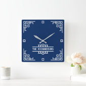 Wählen Sie Ihre Art Deco Retro Geometric Border Quadratische Wanduhr (Zuhause)