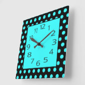 Wählen Sie Ihre eigenen Polka-Punkte aus. Quadratische Wanduhr (Winkel)