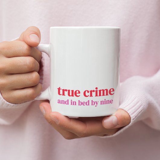 Wahre Kriminalität und das Bett von neun Kaffeetasse