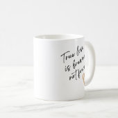 Wahre Liebe wird gebraut, nicht gefunden – Süße Ka Kaffeetasse (VorderseiteRechts)