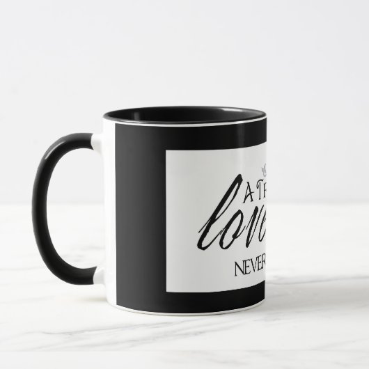 Wahre Liebesgeschichte beendet die Tasse des Kaffe (Links)