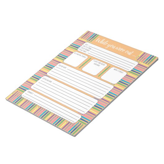 Während Sie draußen waren - Schreibgeräte unter or Notizblock (angewinkelt)