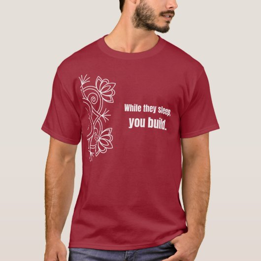 Während sie schlafen, baust du - T-Shirt (Vorderseite)