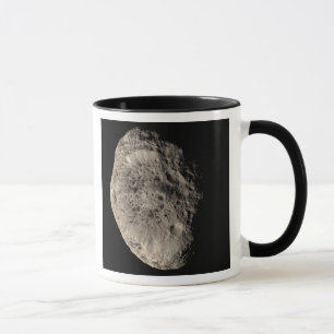 Wahres Farbmosaik des Saturnmonds Hyperion Tasse