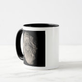 Wahres Farbmosaik des Saturnmonds Hyperion Tasse (Vorderseite Links)
