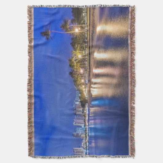 Waikiki-Stadt in der Dämmerung Decke (Vorderseite Vertikal)