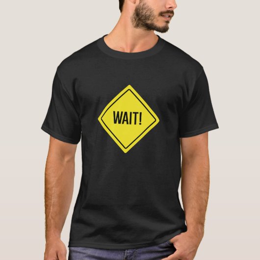 Wait Road Sign | Basic Dunkles T-Shirt (Vorderseite)