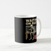 Waiting On Parts Funny Skeleton Mechanic Garage Kaffeetasse (VorderseiteRechts)