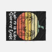 Wake Me Up When Summer Ends Funny Skeleton Hallowe Fleecedecke (Vorderseite (Horizontal))