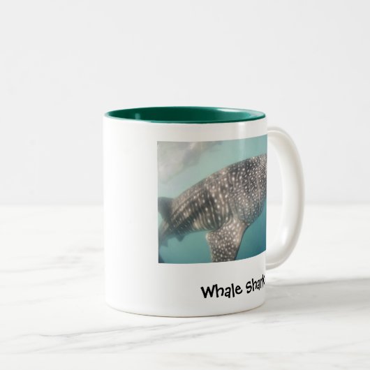 Wal-Haifisch-Tasse Zweifarbige Tasse (VorderseiteRechts)