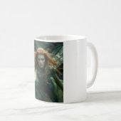 Wald-Alien-Göttin – Moosgrüne geflügelte Frau Kaffeetasse (VorderseiteRechts)