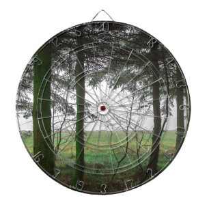 Wald, der die Räumung im Nebel übersieht Dartscheibe