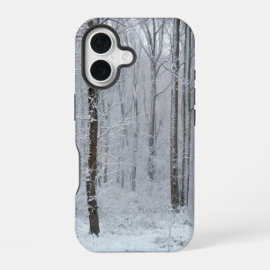 Wald der schneebedeckten Bäume iPhone 16 Hülle