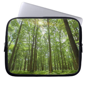Wald mit Sun hinten Laptopschutzhülle