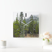 Wald- und Bergszene-Uhr Quadratische Wanduhr (Zuhause)