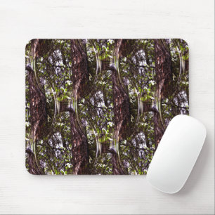 Wald von Dogwoods... Mousepad