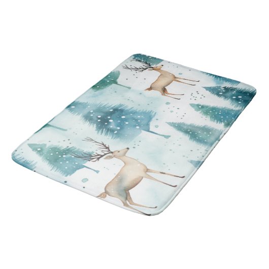 Wald Wasserfarbirsch im WinterWald Weihnachten Badematte (Schrägansicht)