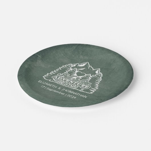 Waldabenteuer beginnt Zitat rustikale Grüne Hochze Pappteller (Schrägansicht)