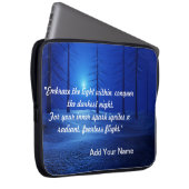 Waldästhetische Landschaft Dunkelblau motivierend Laptopschutzhülle (Vorne Rechts)