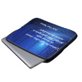 Waldästhetische Landschaft Dunkelblau motivierend Laptopschutzhülle (Vorne Knopf)