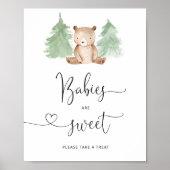 Waldbär Babys sind süß und nehmen eine Leckerei Po Poster (Vorne)