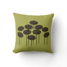 Waldbaumen auf Goldwurzelkissen