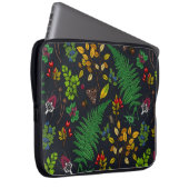 Waldbeeren, Blätter und Bugs auf Grafit schwarz Laptopschutzhülle (Vorne Rechts)