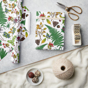 Waldbeeren, Blätter und Waldkäfer auf Weiß Geschenkpapier